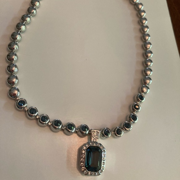 Navy blue pendant element crystal necklace ✨🌟 - Picture 3 of 9